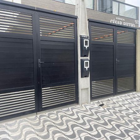 Casa Novinha - Praia Grande - Mirim - 3 Quadras Da Praia Wi-Fiヴィラ エクステリア 写真